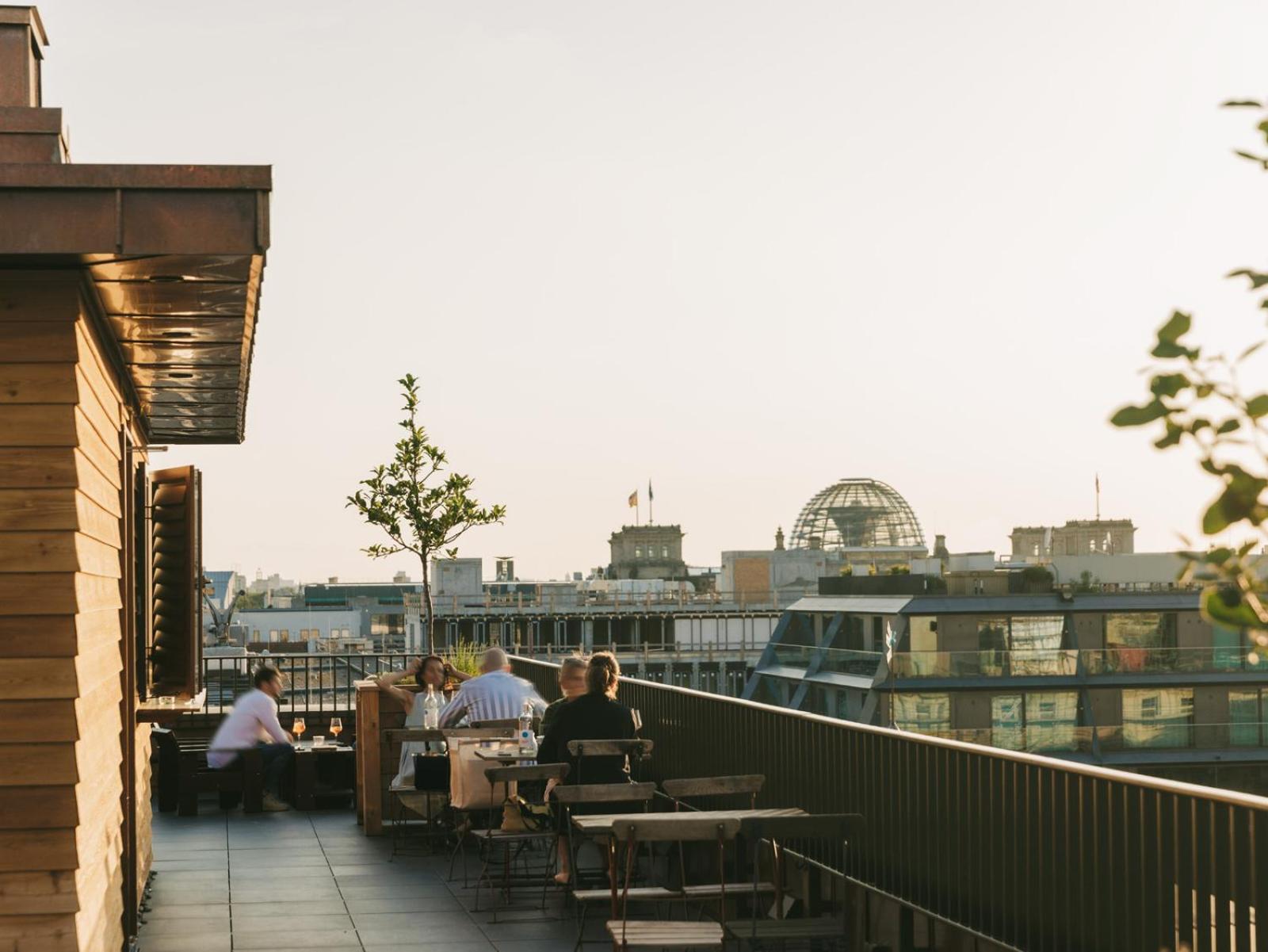 Boutique Hotel Chateau Royal Berlin Dış mekan fotoğraf The rooftop bar at the Standard London