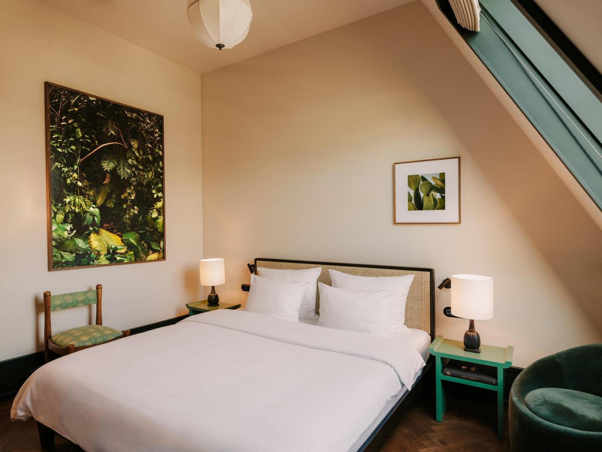 Boutique Hotel Chateau Royal Berlin Dış mekan fotoğraf A bedroom at the Standard East Village